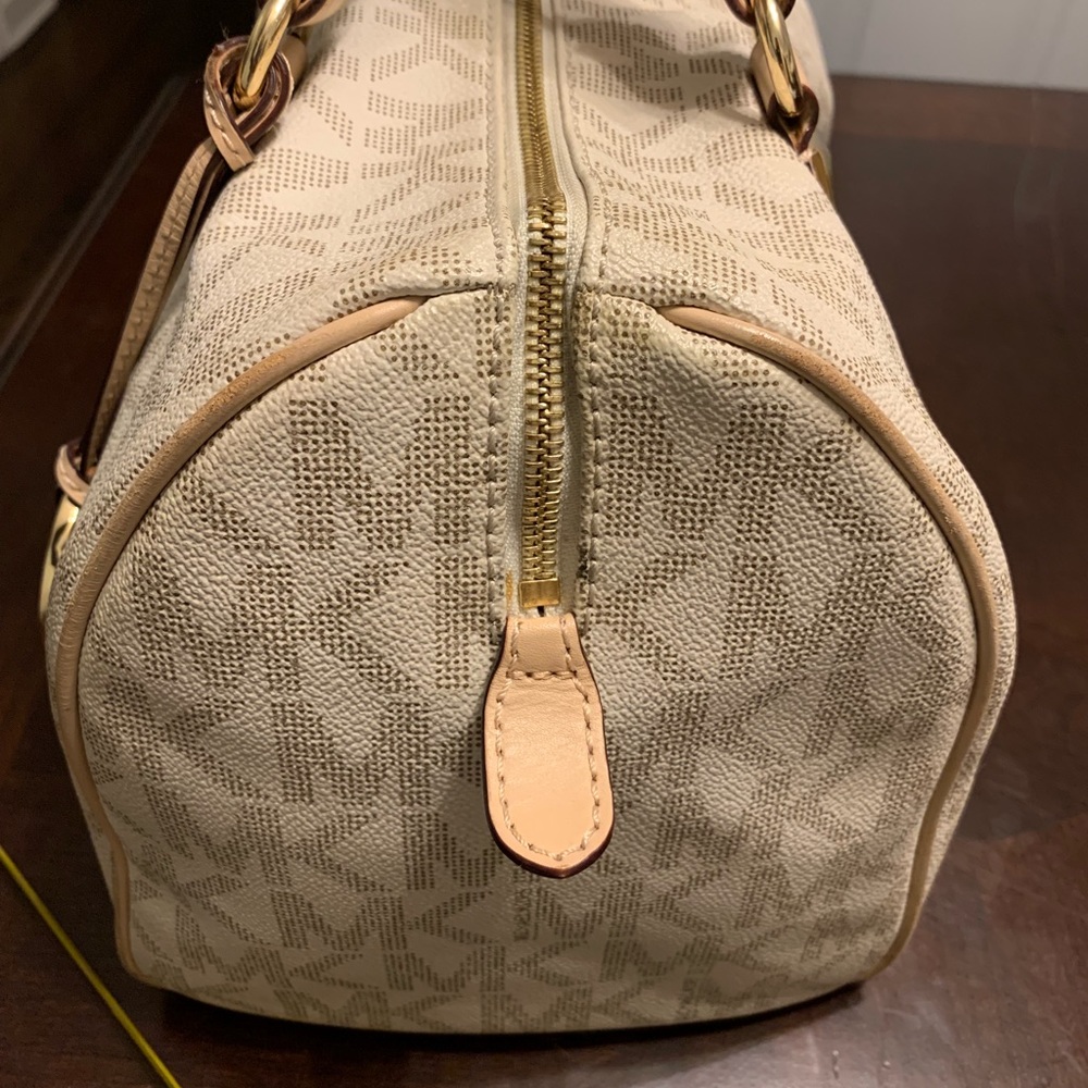 Michael Kors large vanilla Grayson purse - Picture 6 of 8
